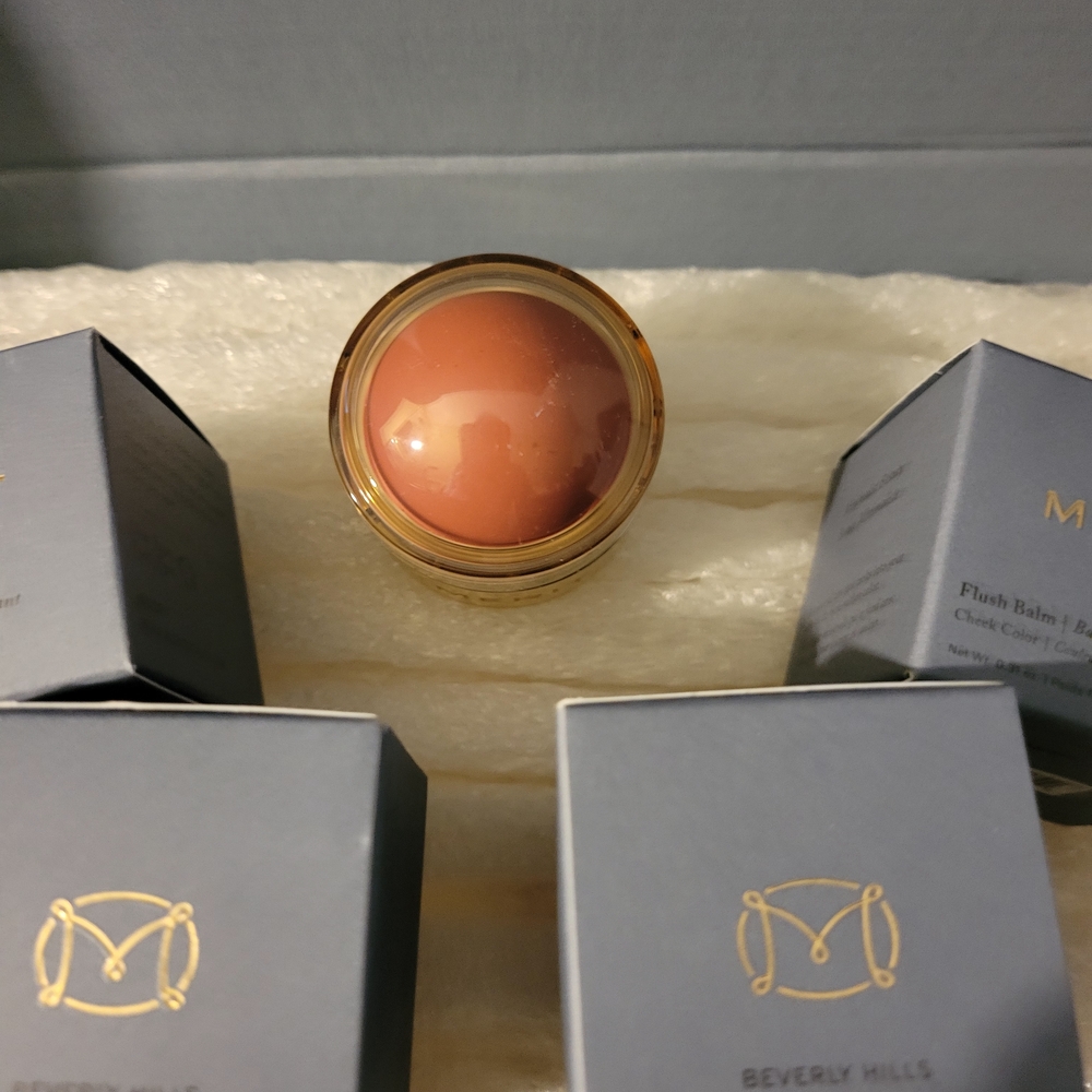 Merit Beauty Box Set - Picture 3 of 8